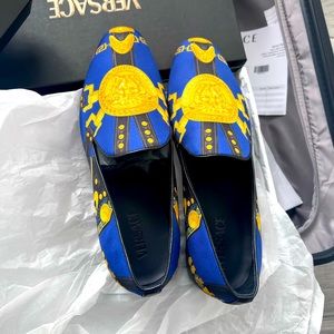 Versace men loofah brand new gold and blue color size 9 or 42 in men